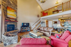 TV, fireplace, DVD player, books