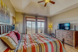 2 bedrooms, iron/ironing board, free Internet, bed sheets