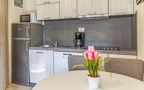 Fridge, microwave, stovetop, dishwasher - Mobile home / MH Luxury 3 (Banjole)