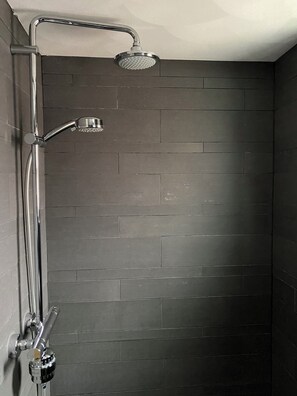 Shower, hair dryer, towels, soap - Apartment Weizicht for 2 adults and 2 child. 500 meters from the sea. (Koudekerke)