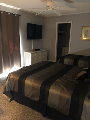 4 bedrooms, iron/ironing board, WiFi, bed sheets