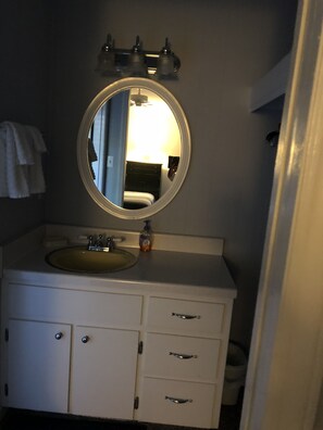 Combined shower/bathtub, hair dryer, towels, soap