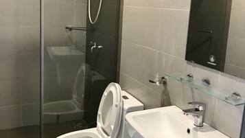 Combined shower/tub, toilet paper