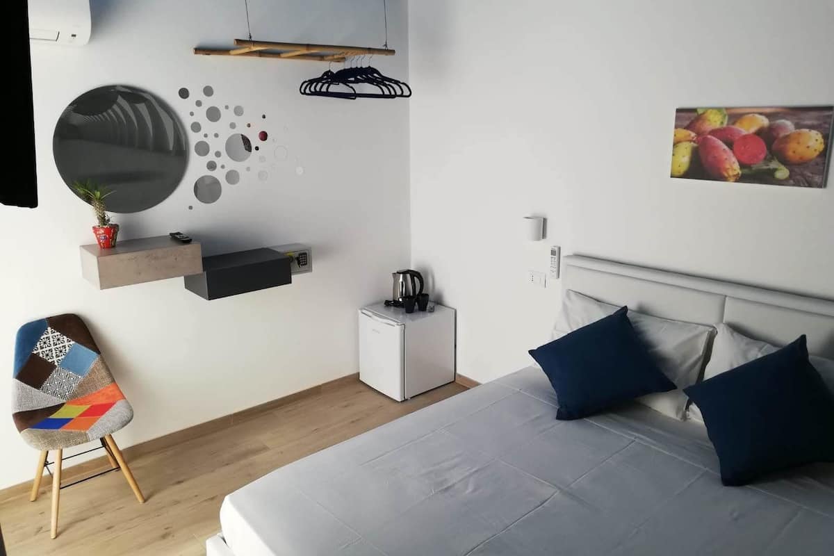 Minibar, caja de seguridad en la habitación y cortinas blackout