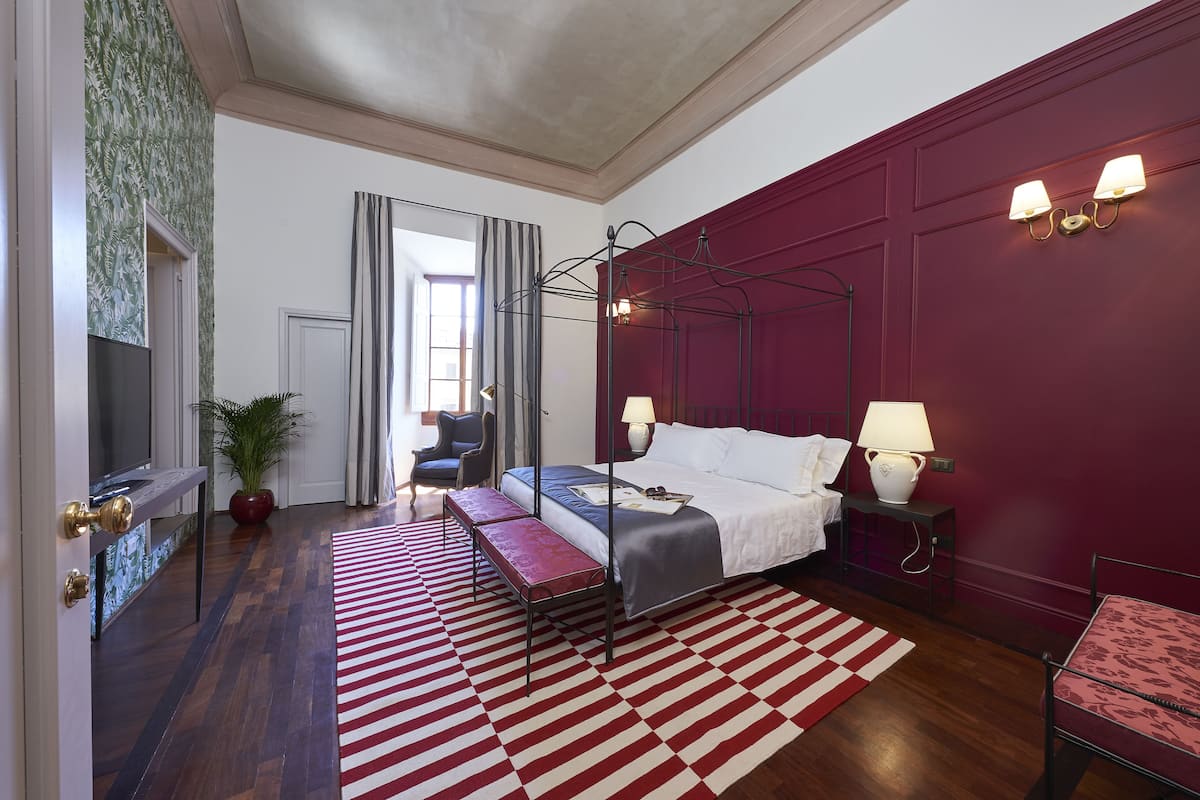 Junior Suite | Premium bedding, in-room safe, free cribs/infant beds, free WiFi