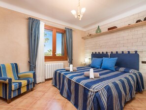 6 bedrooms, iron/ironing board, Internet, bed sheets - Stunning Villa Gamundi, Playa de Muro, Alcudia (Muro)