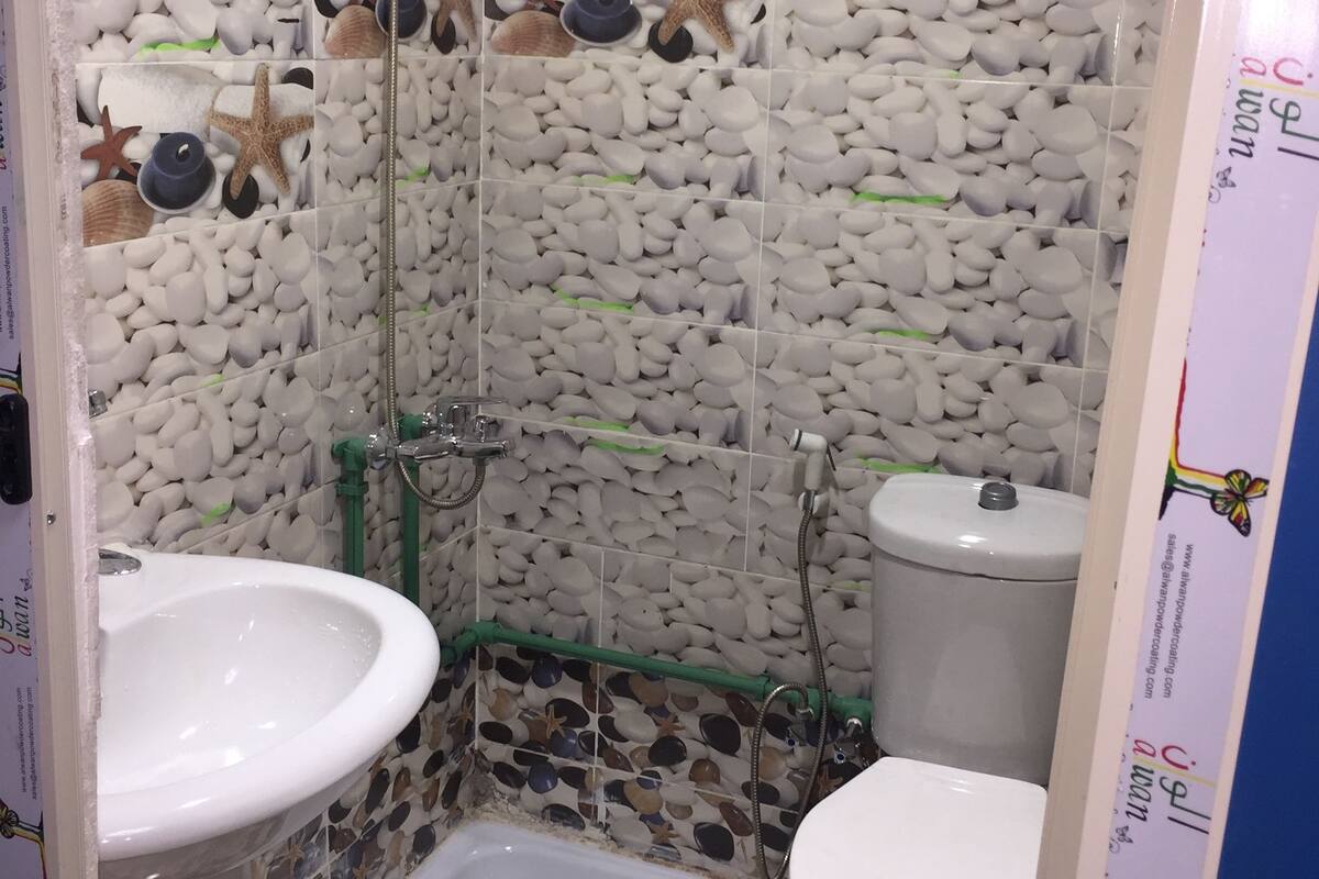 مناشف، صابون، شامبو، ورق حمّام