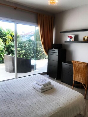 2 bedrooms, iron/ironing board, Internet, bed sheets