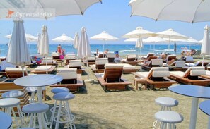 Outdoor dining - Apartments with garden view (Parekklisia)