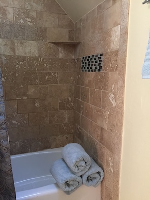 Hair dryer, towels, soap - Lovely Old Town Carriage House in Quiet Neighborhood (Fort Collins)