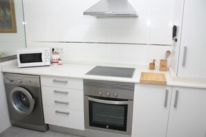 Fridge, microwave, oven, coffee/tea maker - Apartamento Capri 2 Inmomart (Peñiscola)