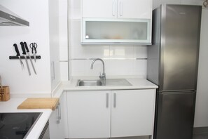 Fridge, microwave, oven, coffee/tea maker