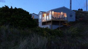 Exterior - Enjoying Sunsets over St. Ives, sand dunes and stunning beaches from this beachside home from home (Hayle)