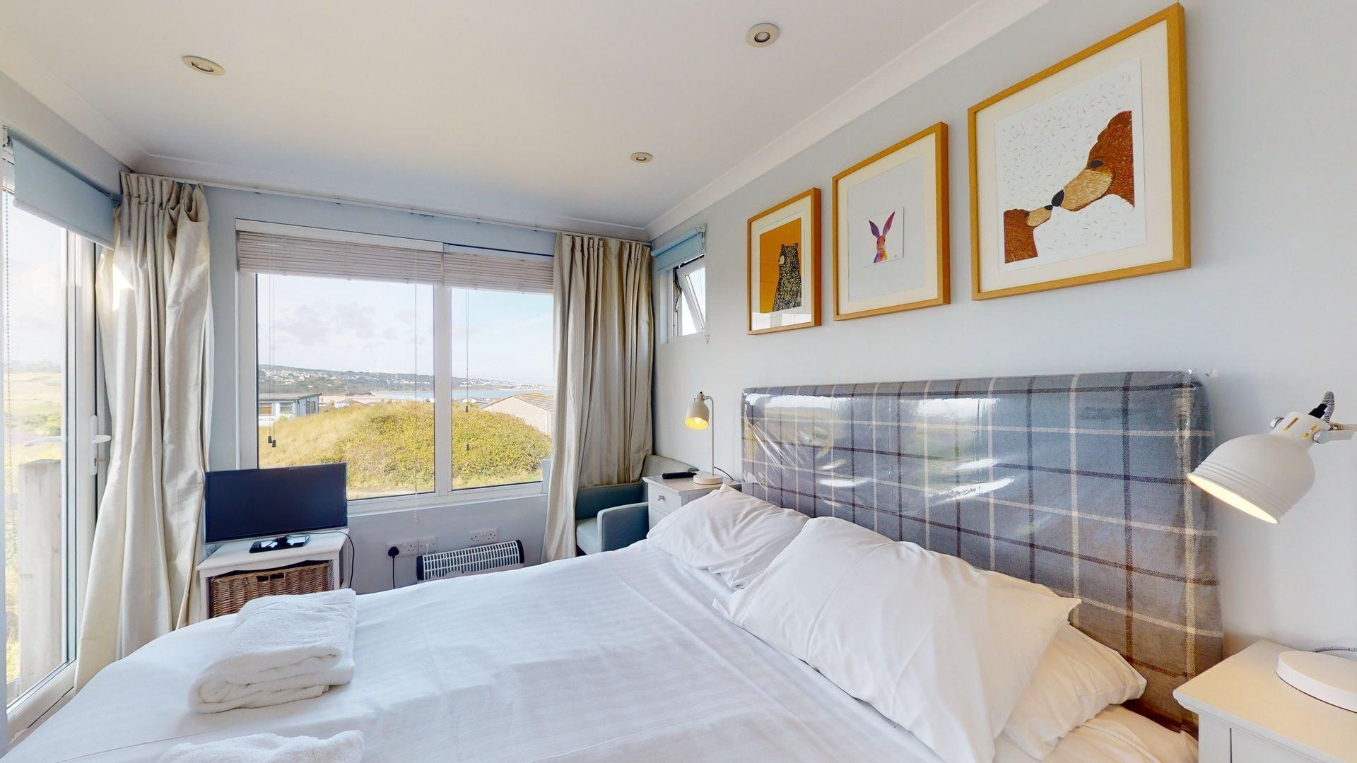 2 bedrooms, iron/ironing board, internet, bed sheets