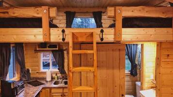 Mini-fridge, oven, stovetop, coffee/tea maker