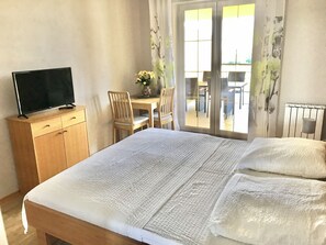 1 bedroom, free WiFi, bed sheets