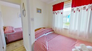 3 habitaciones, tabla de planchar con plancha, internet y ropa de cama 