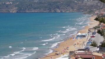 Una spiaggia nelle vicinanze