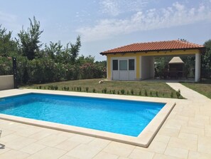 Outdoor pool - Beautiful, quietly situated vacation home with three apartments and pool (Kukci)