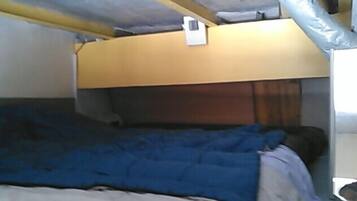 Ferros/tábuas de passar roupa, berço de viagem, Wi-Fi, roupa de cama