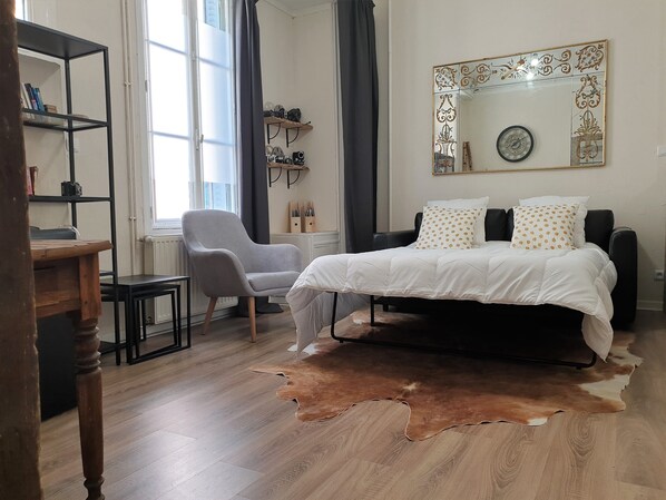 2 makuuhuonetta, silitysrauta/-lauta, Wi-Fi, vuodevaatteet