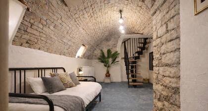 Centre historique Chalon-sur-SaĂŽne, caveau bourguignon, 8 pers, parkings proches