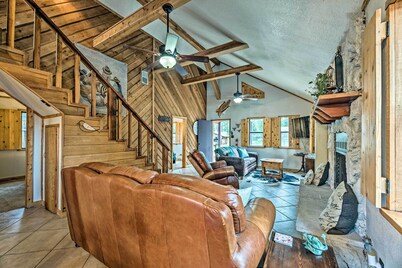 Ruidoso Cabin w/ Deck & Grill - Walk to Town!