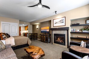 مكواة/لوح كي وواي فاي وملاءات أسرّة