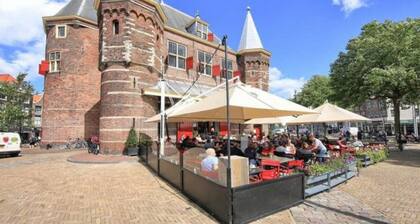 3 Bedrooms Apartment in Amsterdam City Center