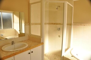 Villa, 6 Schlafzimmer, Strandblick | Badezimmer