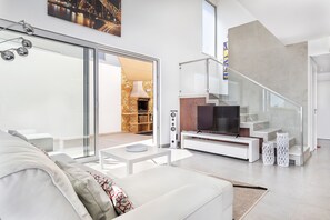 TV, lareira