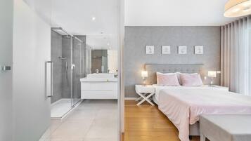 3 bedrooms, in-room safe, iron/ironing board, free WiFi