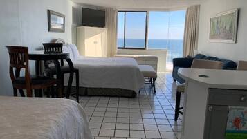 Fer et planche Ă repasser, accĂšs Internet, draps fournis