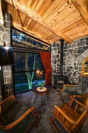 LUXURY STONE HOUSE | Área de estar | TV LCD