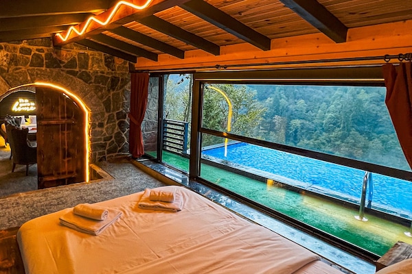 LUXURY STONE HOUSE | Minibar, skrivebord, skrivebord for bærbar PC og blendingsgardiner