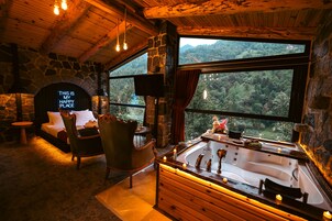 STONE HOUSE | 迷你吧、办 公桌、笔记本电脑工作区、遮光窗帘