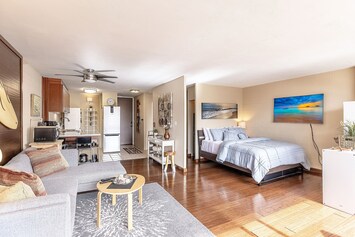 Image of Spacious renovated studio in downtown Waikiki