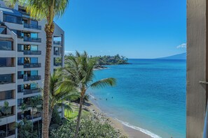 On the beach - Special Rate! Ocean Front! Valley Isle Resort 708 (Lahaina)