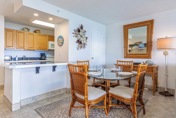 Dining - Special Rate! Ocean Front! Valley Isle Resort 708 (Lahaina)