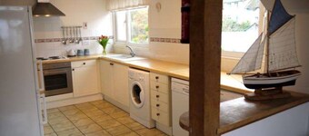 Jimmers Loft@Cadgwith Cove-Beautiful Sea Views