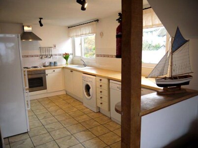 Jimmers Loft@Cadgwith Cove-Beautiful Sea Views