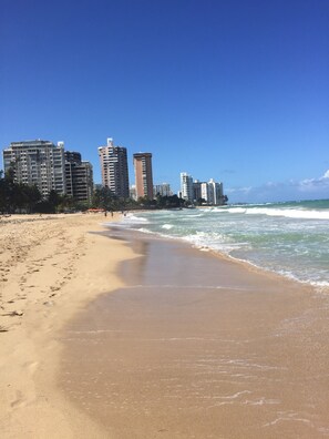 Am Strand, Liegestühle, Strandtücher