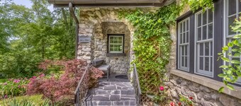 Riverfront stone cottage
Private dock & boats
Personal spa
private resort 