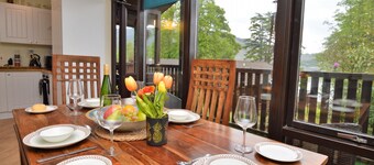 Dolphin Run Lodge, quiet location, sea views, pet friendly