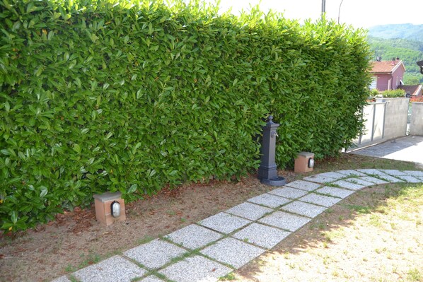 المنطقة المحيطة بالمنشأة