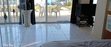 Iron/ironing board, free WiFi, bed sheets