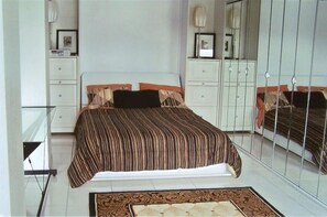 Iron/ironing board, free WiFi, bed sheets