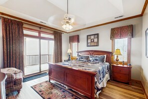 2 bedrooms, iron/ironing board, free Internet, bed sheets