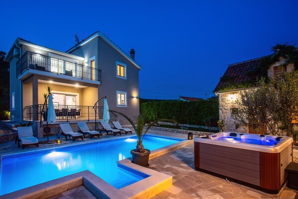 Outdoor pool, a heated pool