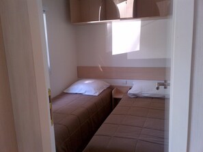 3 bedrooms, in-room safe, iron/ironing board, Internet
